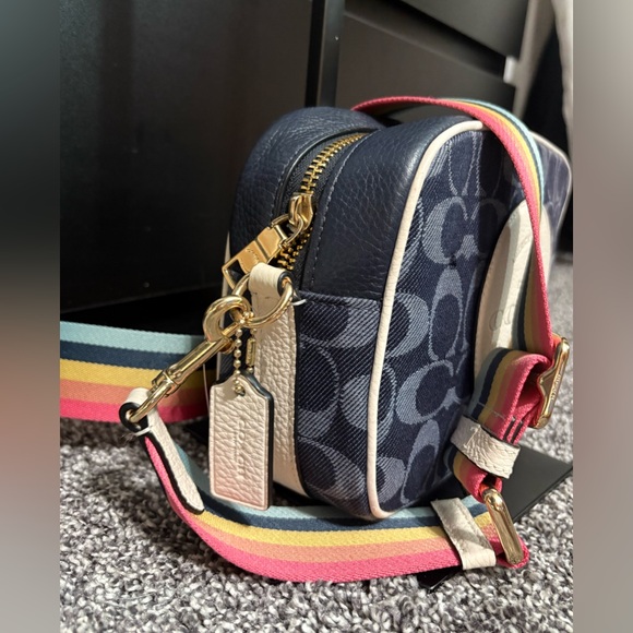 COACH DEMPSEY CAMERA BAG IN SIGNATURE JACQUARD WITH PATCH - Picture 8 of 12